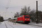 DB 101 027-1 mit dem IC 2357 von Kln Hbf nach Berlin Gesundbrunnen, in Naumburg (Saale); 10.12.2010