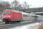 Die 101 077-6 zieht einen IC von Luxemburg nach Norddeich Mole am 18.12.2010 durch Mlheim Krlich