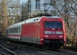 101 117-0 schiebt IC 2025 und verlt pnktlich den Hbf Bonn in Richtung Frankfurt/Main - 08.01.2011