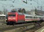 12.03.2011: Die 101 118-8 hlt mit dem IC 200 (Nrnberg-Basel SBB) in Mhlacker.