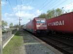 Die BR 101 098-2 fhrt mit einem IC durch Dresden-Cotta. 09.04.2011