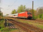 DB 101 120-4 mit dem IC 2355  ARKONA  von Frankfurt Flughafen Fernbf nach Ostseebad Binz, in Naumburg (S); 20.04.2011