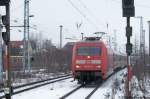 101 043 am 21.1.2006 im Bahnhof Berlin-Schnefeld Flughafen