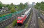 101 040 passiert am 04.05.11 mit dem EC 249 die Monumentenbrcke und wird in Krze das Sdkreuz erreichen.