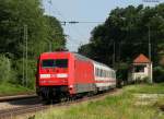 EC 390 (Linz Hbf-Mnchen Hbf) mit Schublok 101 011-5 in Aling 4.6.11