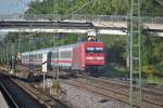 Eine Baureihe 101 durchfhrt am Abend des 02.09.2011 den Bahnhof Langen Flugsicherung.