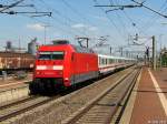 101 045-3 mit IC nach Hannover durchfhrt den Bf Fallersleben (bei Wolfsburg) am 21.07.2010