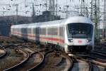 IC mit Schublok 101 044-6 bei der Einfahrt in Dortmund 5.2.2012