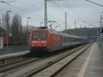 Statt als EC 379 hie der EC,am 22.April 2012,EC 2569 und fuhr nur zwischen Binz und Dresden statt nach Brno.Hier kam der aus ungarischen Wagen gebildete EC mit 101 015 in Bergen/Rgen an.