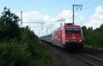 101 081-8 fuhr am 23.06.2012 dem IC 2332 von Norddeich Mole nach Kln, hier in Neermoor.