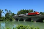 DB 101 009-9 zieht einen EuroCity am 16.06.12 ber die Saalachbrcke bei Freilassing.