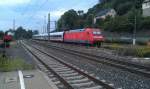 101 126 schiebt am 05.08.2012 ICE 1105 (ex. MET) durch Kronach. 