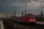 Kurz bevor es am Abend des 20.5.12 anfing zu Gewittern fuhr die 101 099 mit dem IC 118 in den Hbf von Essen ein.