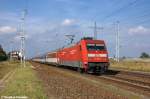 101 015-6 mit dem EC 379  Carl Maria von Weber  (Ersatzgarnitur) von Stralsund Hbf nach Brno hl.n. in Satzkorn. Wegen einem Bmee Wagen konnte dieser Ersatzzug nicht den Berliner Hbf (tief) anfahren und musste ber die Berliner Stadtbahn und dem westlichen Berliner Auenring umgeleitet werden. 18.09.2012