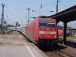 101 094-1 fhrt mit einem Intercity (nach Hamburg Hbf) so eben in den Kahrsruher Hbf ein. 