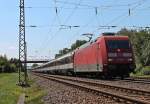 Am 20.08.13 bespannte die 101 098-2 den EC 8 (Chur - Hamburg-Altona) von Basel SBB bis zum Endbahnhof. Hier ist der Zug kurz hinter dem Bahnhof von Orschweier auf nrdlicher Seite. Gru an den netten Tf!