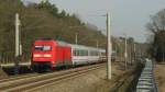 Der EC 248 in Richtung Breslau nach passieren der Ortschaft Bestensee gezogen von der noch frisch aussehenden 101 004 mit ihrem 5-Wagenpark. 06.03.13