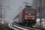 Die stark verschmutzte 101 065 zieht am 28.01.2014 Intercity 719 zwischen Bruck/Mur und Pernegg Richtung Süden.