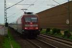 101 065-1 kommt mit einem IC aus Richtung Köln gen Neuss gefahren. Hier ist der Zug bei Allerheiligen. 6.4.2014