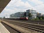 101 128 mit einer ex.Metropolitangarnitur unterwegs in Richtung Augsburg?
Das ganze am warmen 10.Juli 2013 bei der Durchfahrt durch München-Laim