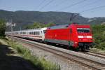 101 011 fährt am 10.06.2014 mit EC217 bei Deutschfeistritz Richtung Süden. Lok und Steuerwagen sind bei diesem Zug ausnahmsweise vorne gereiht.