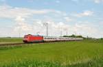 101 027-1 fuhr am 25.05.2014 mit dem IC 133 von Köln nach Norddeich Mole, hier bei Petkum.