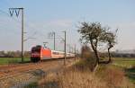 101 087-5 fuhr am 27.03.2014 mit dem IC 2335 von Köln nach Norddeich Mole, hier bei Veenhusen.