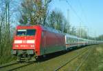 101 042 mit IC 907  Roland  (Hamburg–Kln–Karlsruhe) am 03.02.2002 in Hittfeld