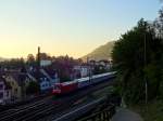 Am 23.09.14 hatte 101 026 die Aufgabe bekommen einen defekten Steuerwagen über die Filsbahn zu schleppen.
Aufgenommen bei Geislingen (Steige)