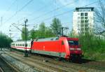 101 034 mit IC 2161 (Karlsruhe–Nrnberg) am 20.04.2003 in Stuttgart Nrnberger Strae