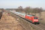 101 019 mit IC 2371 (Hamburg Hbf–Konstanz) am 21.03.2011 zwischen Radbruch und Bardowick