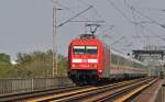 DB Fernverkehr 101 024 befindet sich mit IC 2311 am 04.05.13 auf der Weserbrücke bei Dreye auf der Fahrt von Westerland (Sylt) nach Stuttgart Hbf.