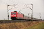 101 124-6 DB mit dem ICE 1008 bei Reundorf am 11.02.2015.