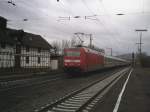 101 107-1 schiebt einen IC aus den Bahnhof Kreiensen. 03.02.2007