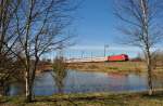 Eine 101 fuhr am 04.04.2015 mit einem IC von Emden nach Leipzig, hier bei Petkum.