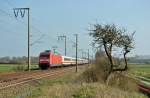 101 079-2 fuhr am 10.04.2015 mit dem IC 2200 von Köln nach Norddeich Mole, hier bei Veenhusen.