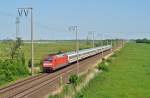 101 046-1 fuhr am 05.06.2015 mit einem IC von Köln nach Norddeich Mole, hier bei Petkum.