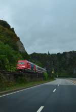 Bergwärts kommt die 101 006-5 auf der linken Rheinstrecke zwischen St.