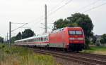 101 089 schob am 01.08.15 einen wegen Bauarbeiten über Dessau umgeleiteten IC durch Jeßnitz Richtung Bitterfeld.