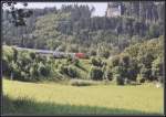 Eine 101 bringt im Sommer 2005 einen InterCity von Salzburg nach Frankfurt/M. Aufgenommen bei Bergen (Oberbay).