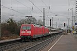 Am 17.01.2015 bespannte die 101 023-0 den EC 6 (Chur HB/Zürich HB - Hamburg Altona) mit der kalt mitlaufenden 101 085-9, als sie durch Müllheim (Baden) in Richtung Freiburg fuhr.