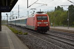 Am 15.05.2016 zieht diese BR 101 (101 132-9) den EuroCity 177 nach Bad Schandau. Aufgenommen bei der Durchfahrt Nauen.
