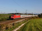 Die 101 129 mit einem EC am 16.10.2016 unterwegs bei Teisendorf.