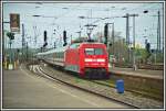 101 028 schiebt den InterCity 2047, von Kln nach Leipzig Hbf aus dem Bahnhof Hamm (Westf) aus.