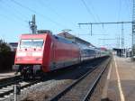 Die Br.101 060-2 stand am 26.04.06 mit ihrem IC von Nrnberg nach Stuttgart im Aalener Bahnhof.