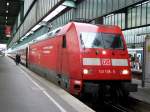 Br.101 105-5 mit IC2016 im HBF Stuttgart. Dieser InterCity endet in Stuttgart Hbf. Aufgenommen im Juli 2007