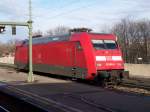 101 085 steht am 23.02.2004 auf einem Stumpfgleis im Stuttgarter Hauptbahnhof