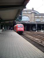 Br 101 097 fhrt nach dem Abkuppeln aufs Abstellgleis (Hamburg Hbf) (26.7.2007  