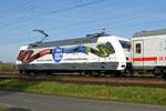 DB Fernverkehr 101 003  Design & Bahn  schiebt IC 2217 Greifswald - Stuttgart Hbf (Diepholz, 11.04.2022).