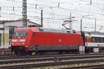 DB Lok 101 093-3 der DB verlässt am 06.10.2022 den badischen Bahnhof.